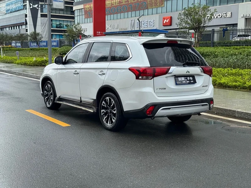 Mitsubishi Outlander — фото 6