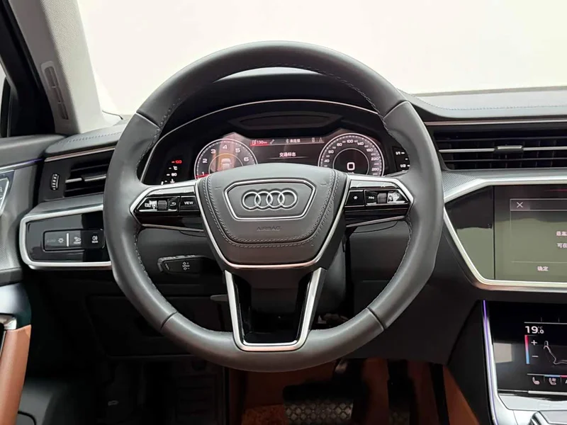 Audi A6L — фото 12