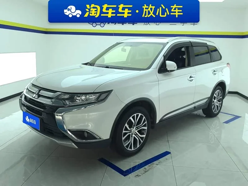 Mitsubishi Outlander — фото 1