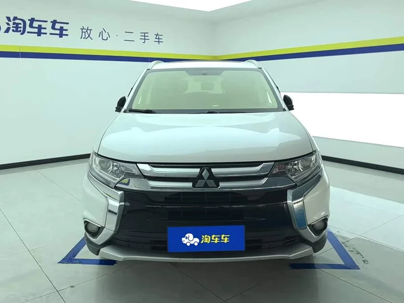 Mitsubishi Outlander — фото 2