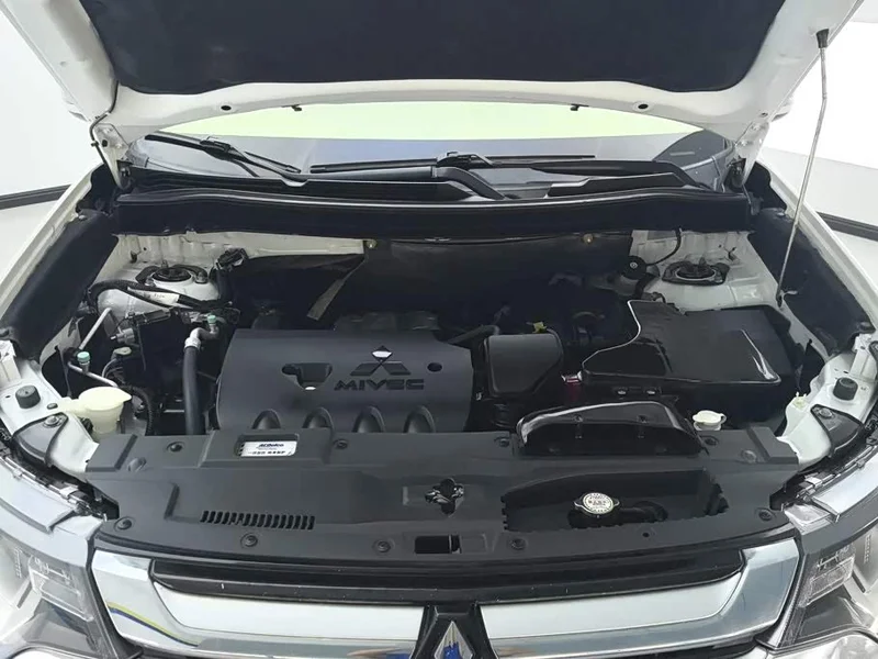 Mitsubishi Outlander — фото 10