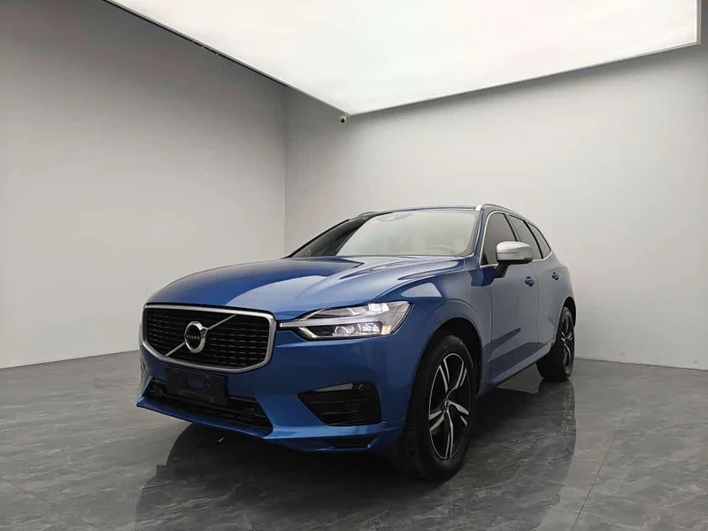 Volvo XC60 — фото 1