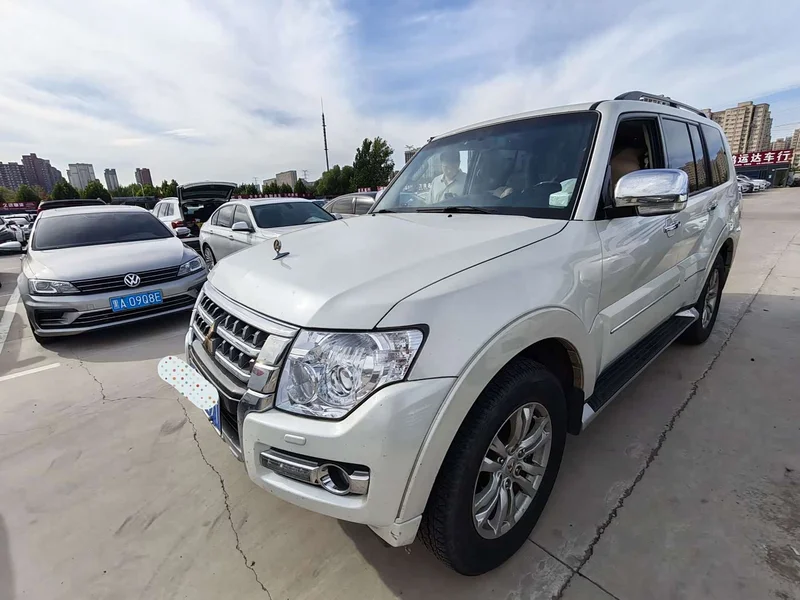 Mitsubishi Pajero (Imported) — фото 1