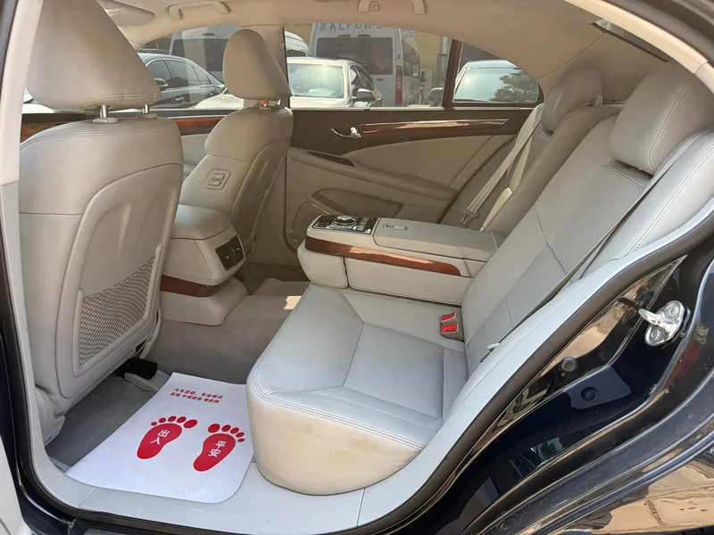 Hongqi H7 — фото 11