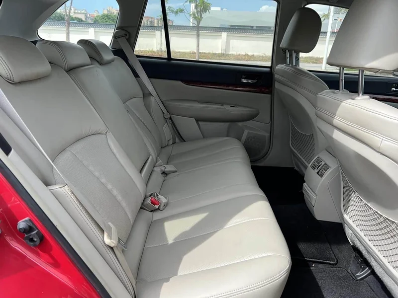 Subaru Outback — фото 13