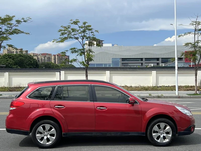 Subaru Outback — фото 5