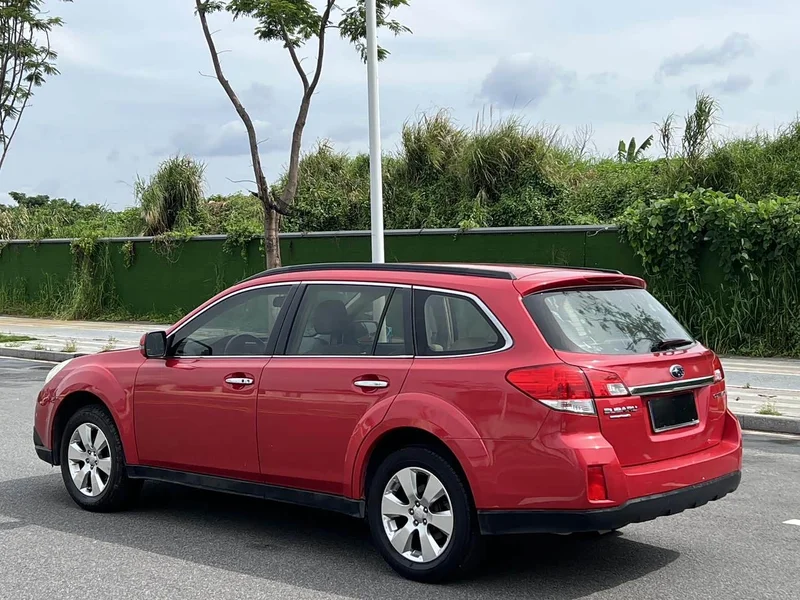 Subaru Outback — фото 9