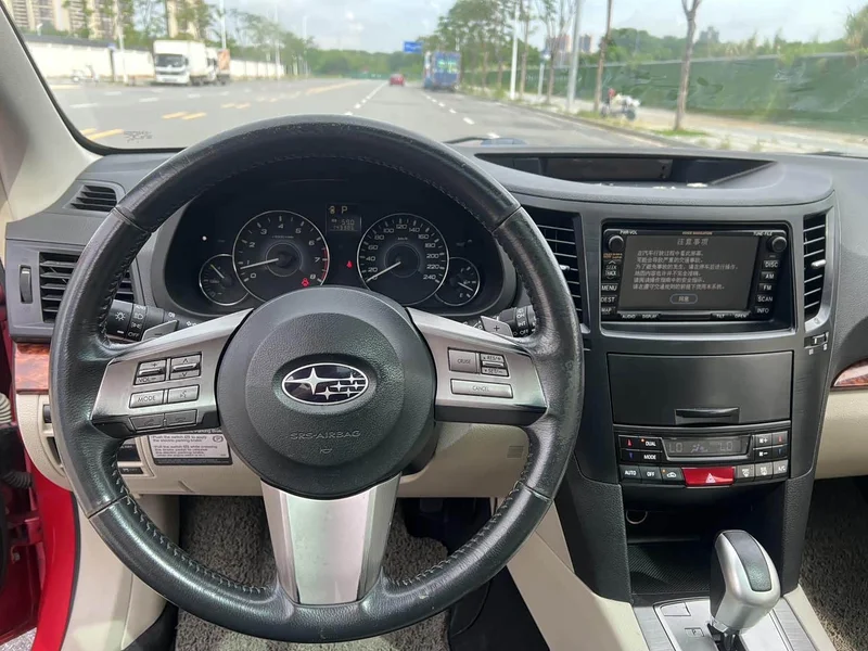 Subaru Outback — фото 10