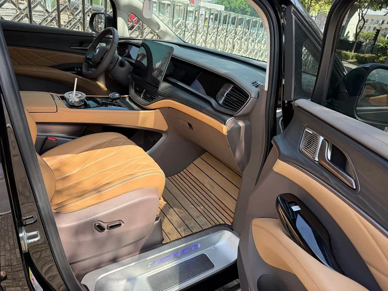 Denza D9 — фото 6