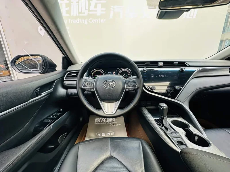 Toyota Camry — фото 13