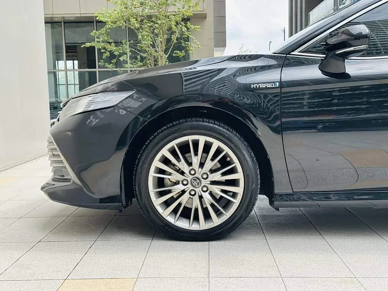Toyota Camry — фото 15