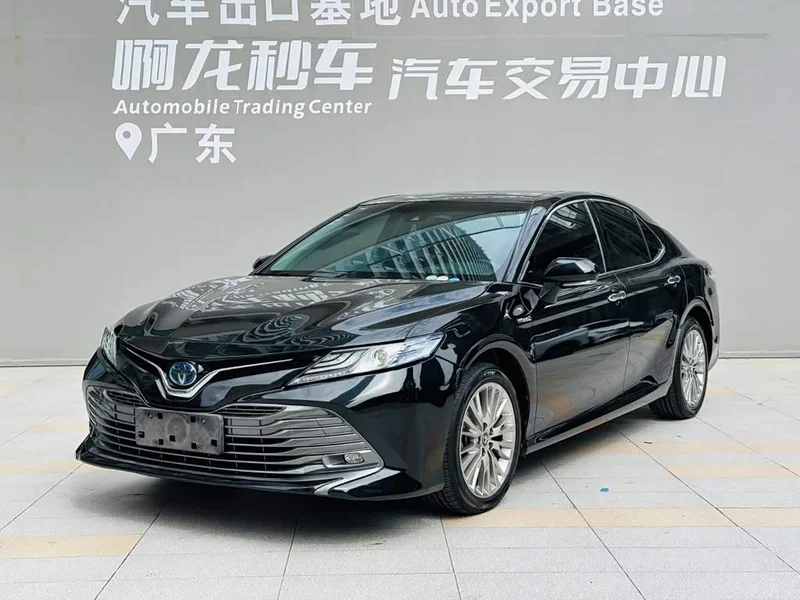 Toyota Camry — фото 16