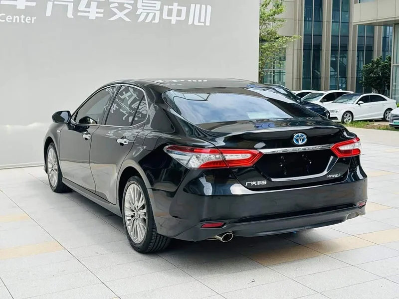 Toyota Camry — фото 17