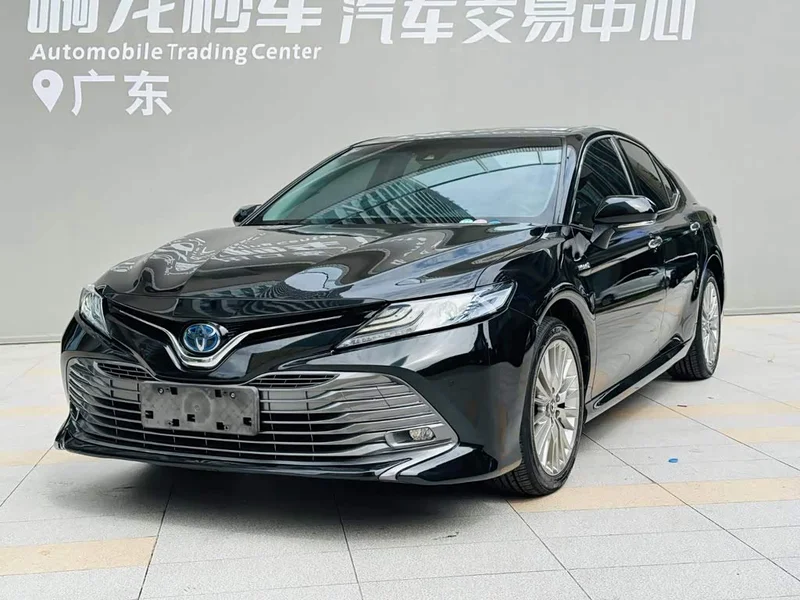 Toyota Camry — фото 19