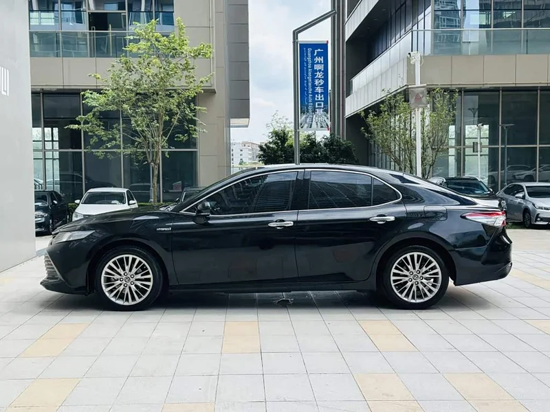 Toyota Camry — фото 4