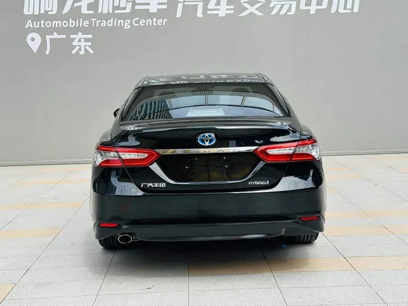 Toyota Camry — фото 5
