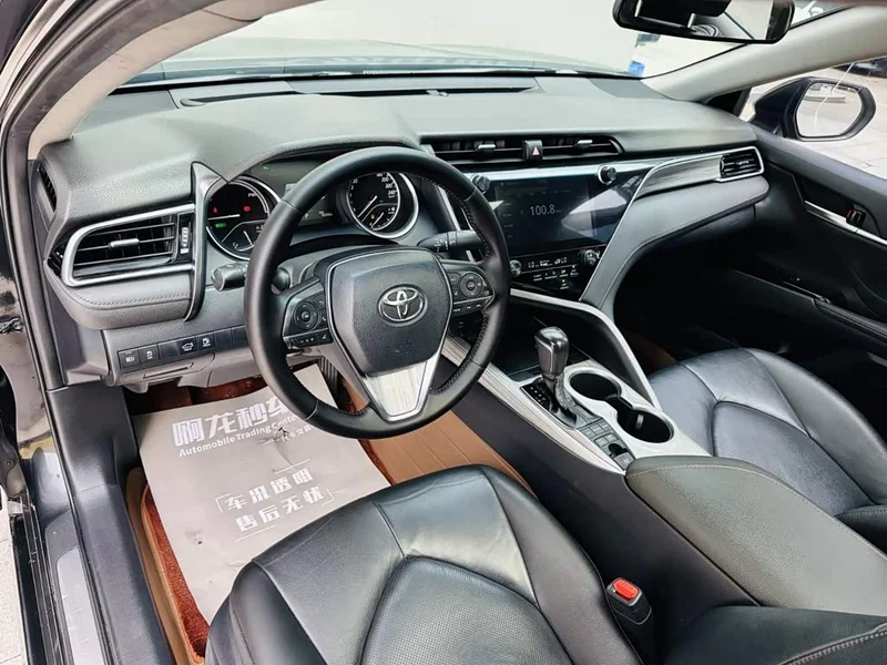 Toyota Camry — фото 9