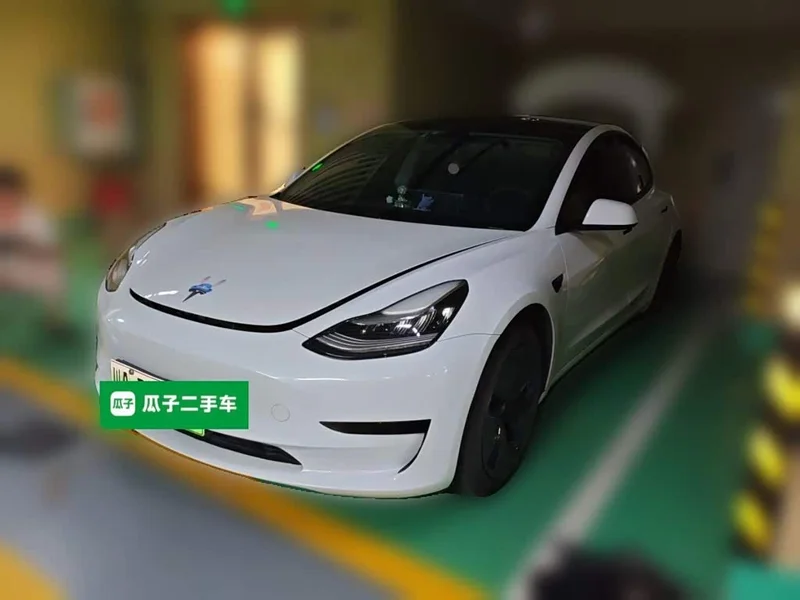 Tesla Model 3 — фото 1