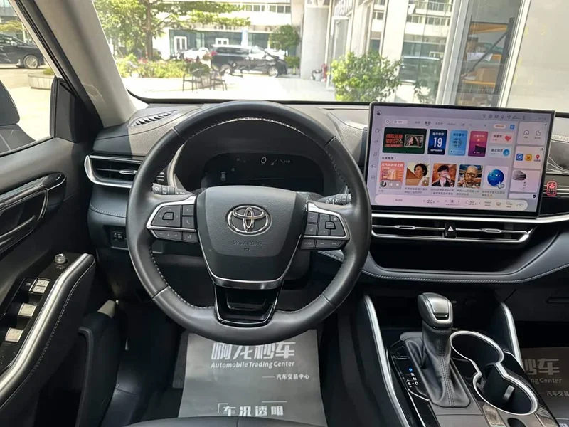 Toyota Highlander — фото 10