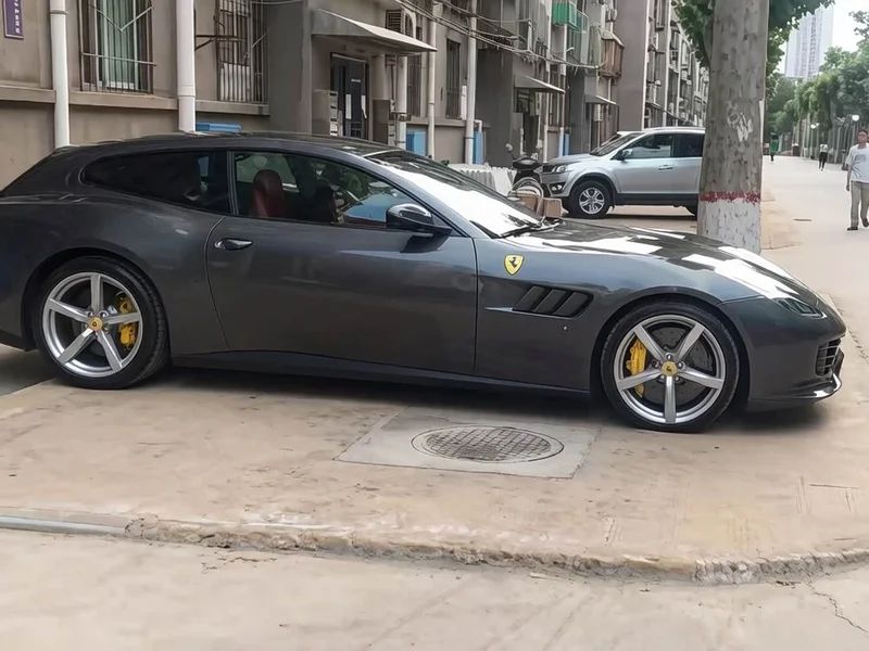 Ferrari GTC4 Lusso — фото 4