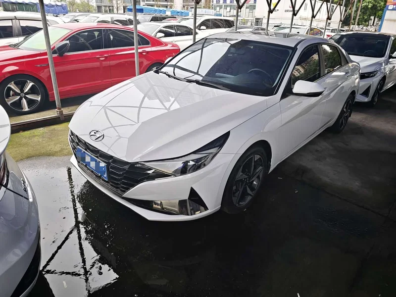 Hyundai Elantra — фото 1