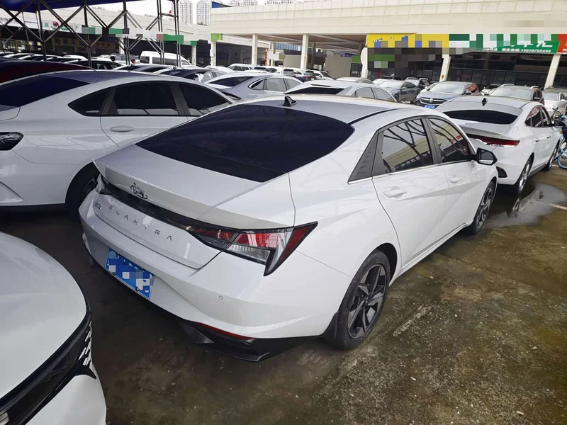 Hyundai Elantra — фото 13