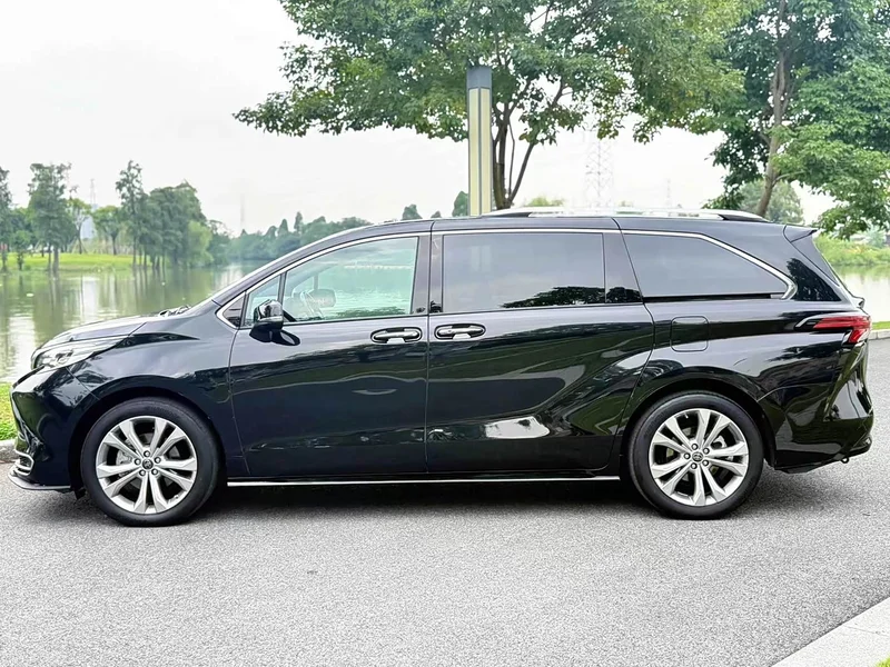 Toyota Sienna — фото 3