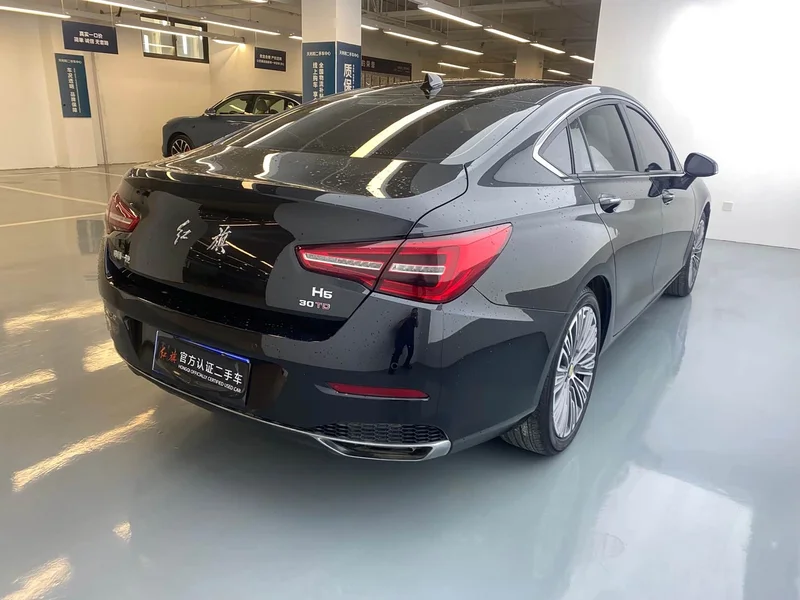 Hongqi H5 — фото 17