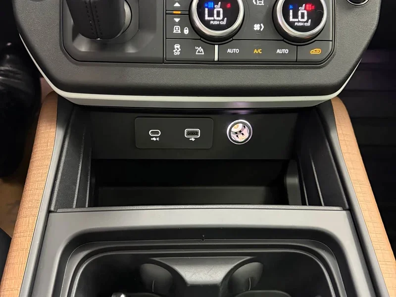 Land Rover Defender — фото 11
