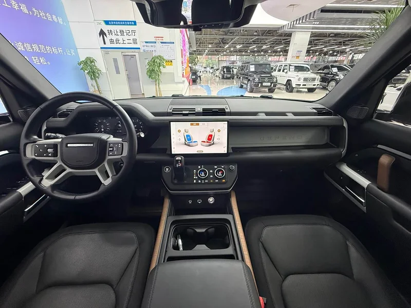 Land Rover Defender — фото 16