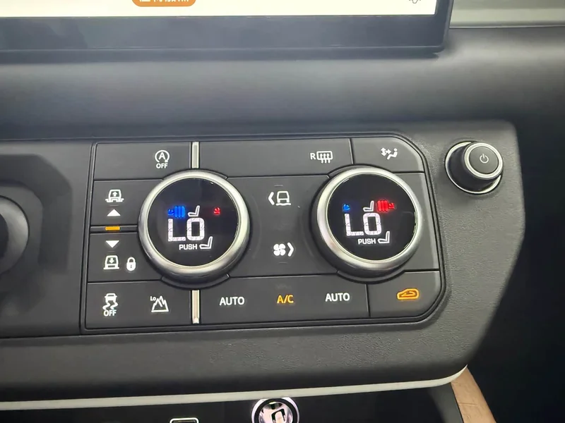 Land Rover Defender — фото 10