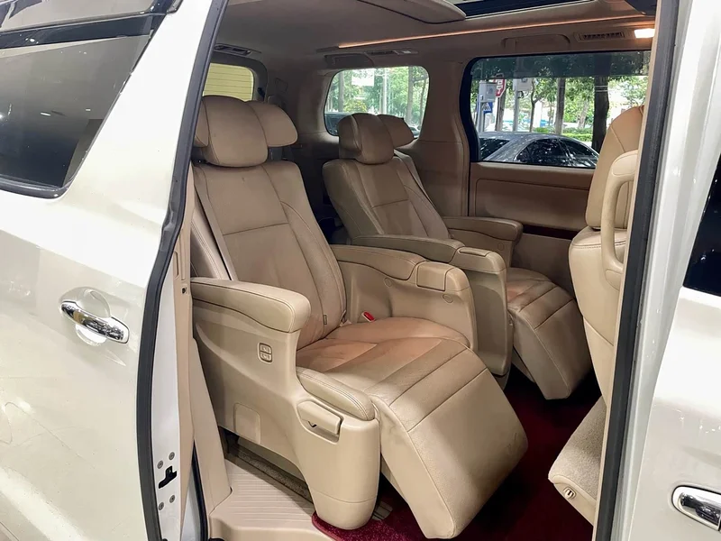 Toyota Alphard — фото 11