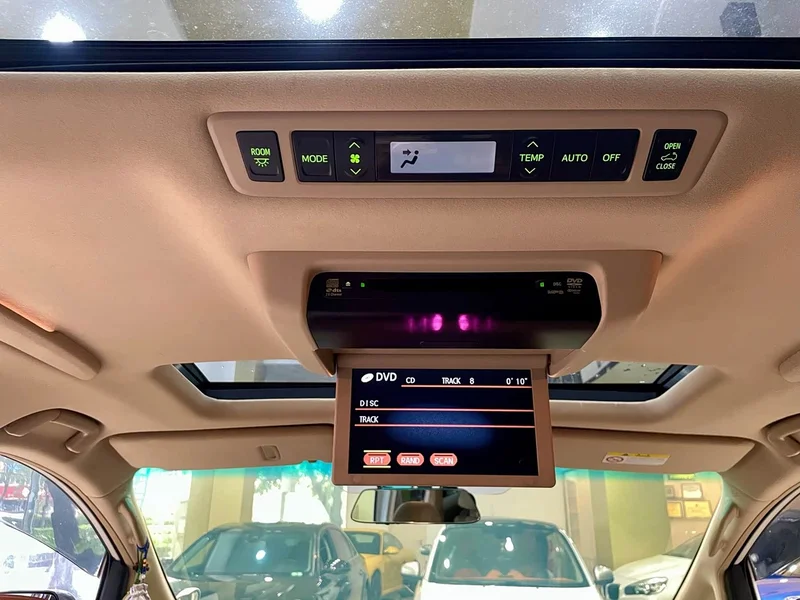 Toyota Alphard — фото 18