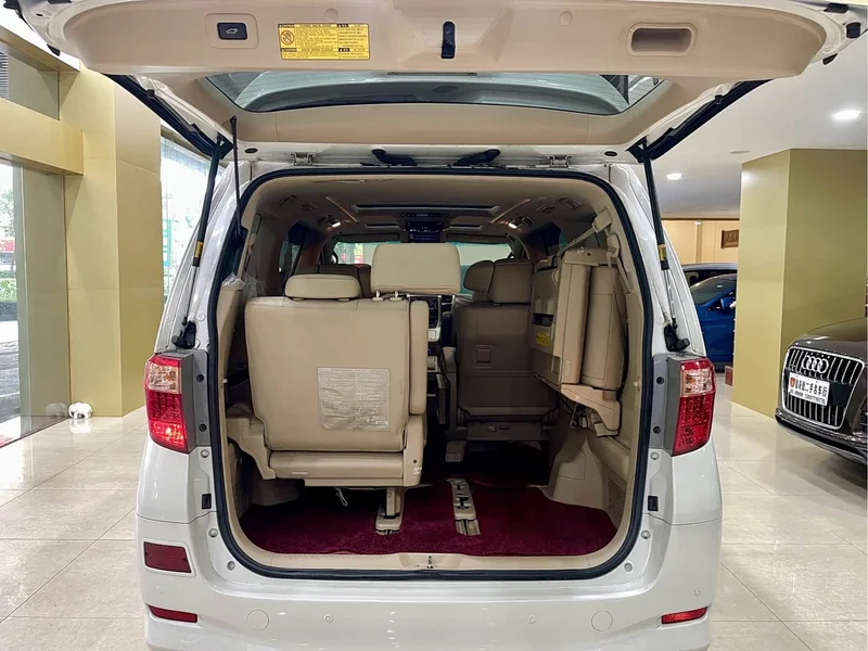 Toyota Alphard — фото 19