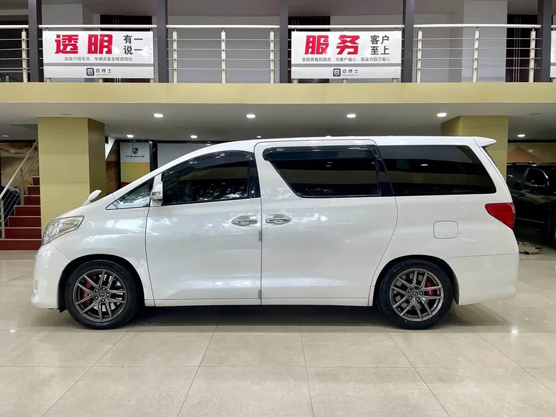 Toyota Alphard — фото 2