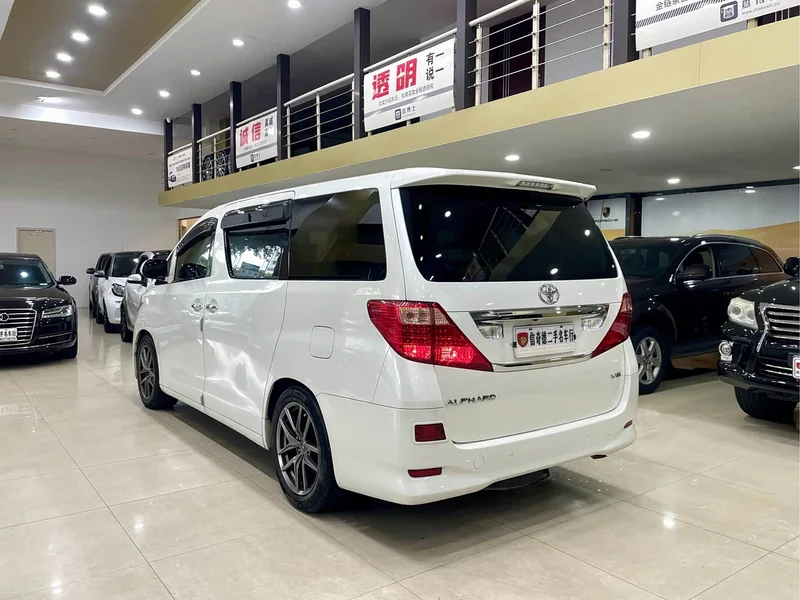 Toyota Alphard — фото 3