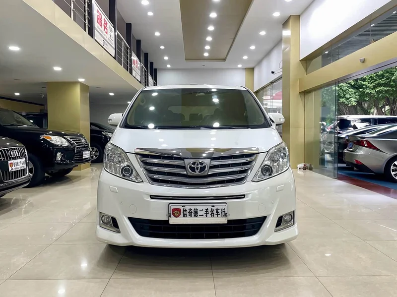 Toyota Alphard — фото 4