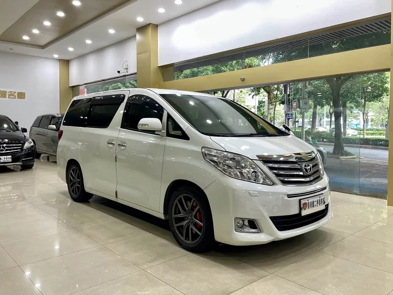 Toyota Alphard — фото 6
