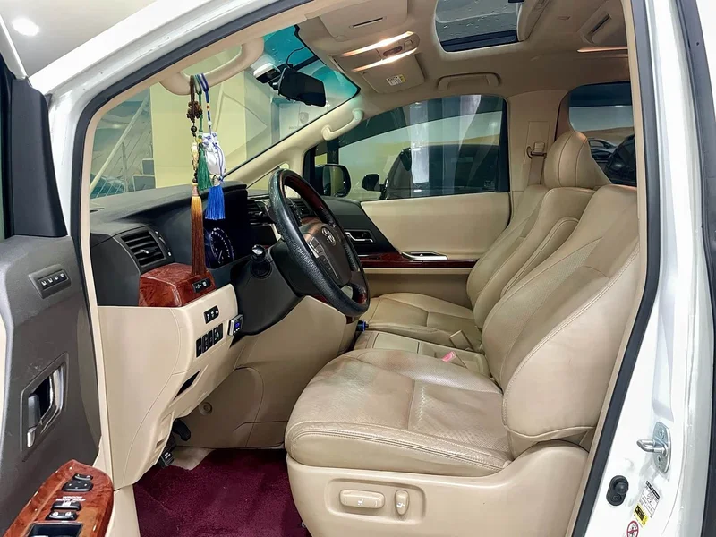 Toyota Alphard — фото 8