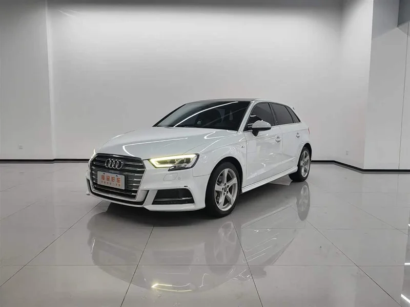 Audi A3 — фото 1