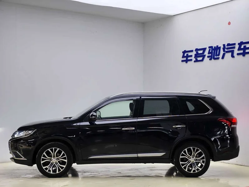 Mitsubishi Outlander — фото 3