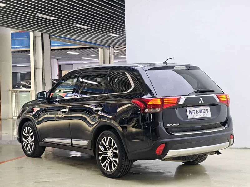 Mitsubishi Outlander — фото 4