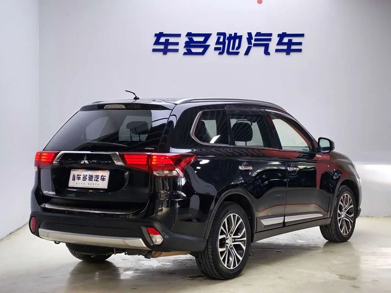 Mitsubishi Outlander — фото 5
