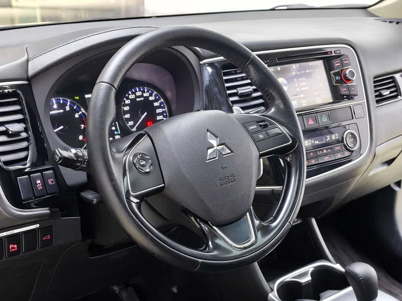 Mitsubishi Outlander — фото 10