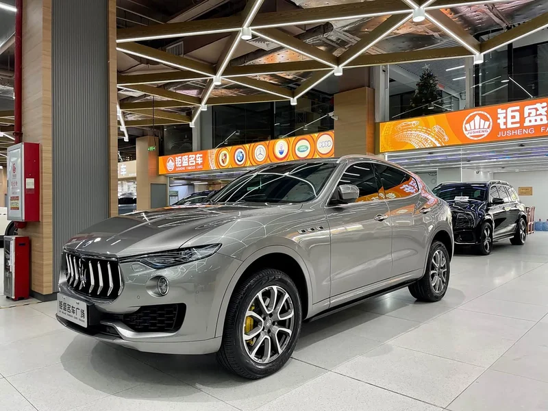 Maserati Levante — фото 1