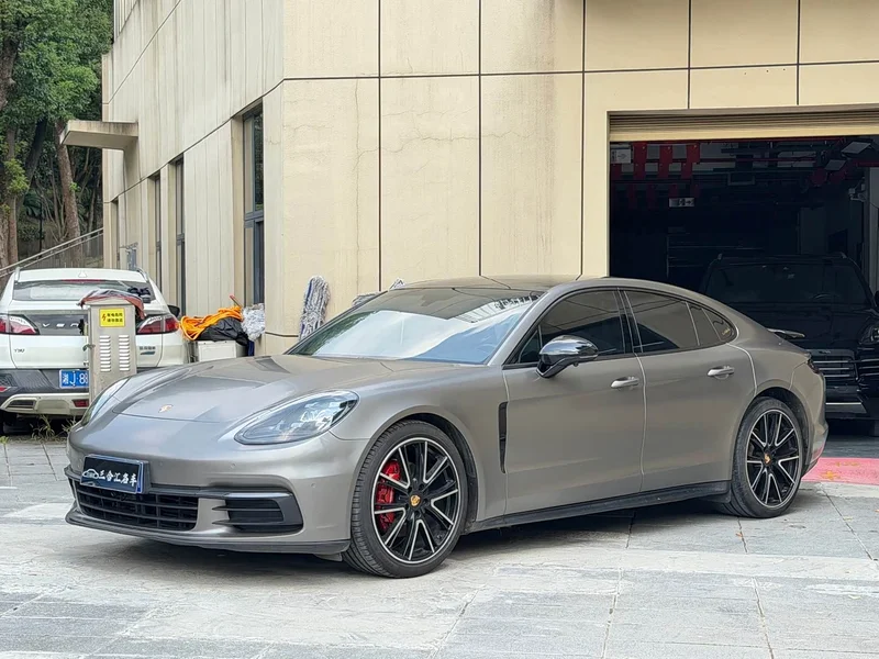 Porsche Panamera — фото 1