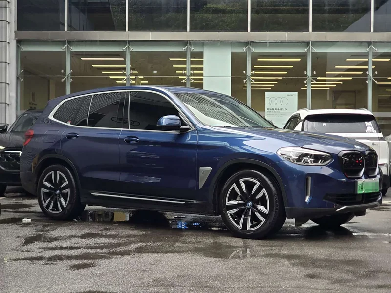 BMW iX3 — фото 3
