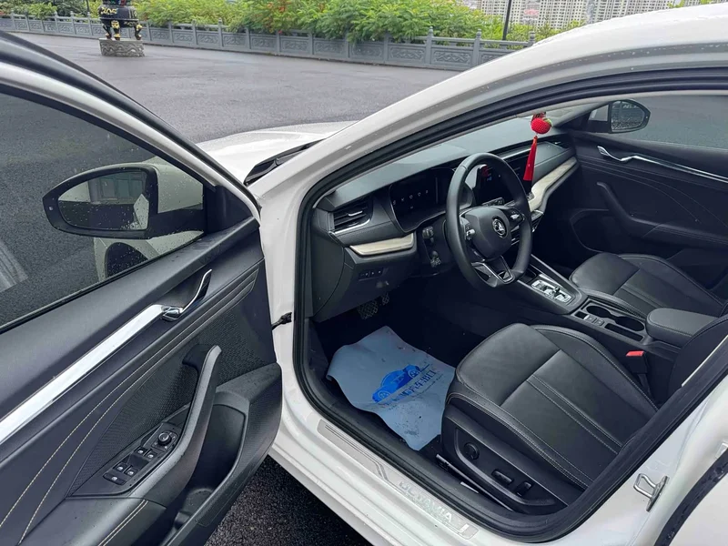 Volkswagen Octavia — фото 7