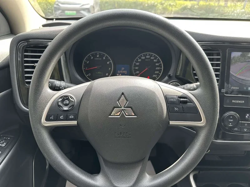 Mitsubishi Outlander — фото 15