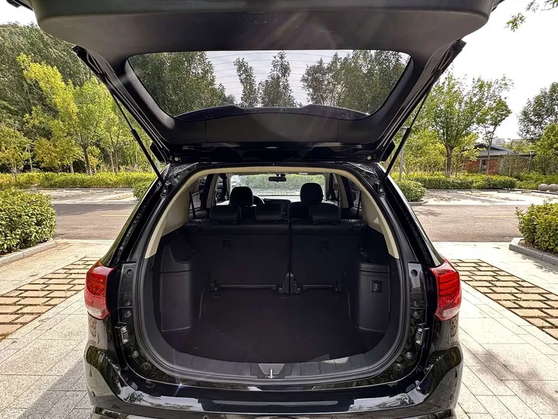 Mitsubishi Outlander — фото 17